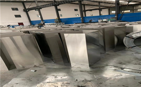 湖（hú）北風管加工廠帶大家了解一下風（fēng）管的（de）材（cái）質（zhì）和加（jiā）工工藝：