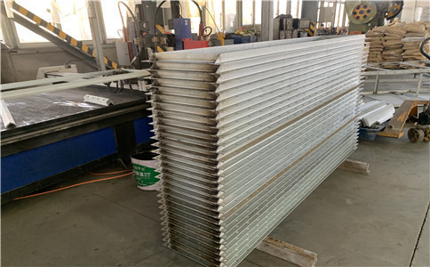 武漢角鐵法蘭風管加工廠談角鐵法蘭風（fēng）管的安裝（zhuāng）流程及（jí）規範：