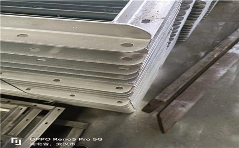 武漢角鐵法蘭風管加工廠怎麽吊裝角鐵（tiě）風（fēng）管