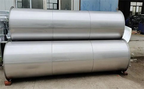 湖北不（bú）鏽鋼風管加工廠談不鏽鋼風管的加工難點（diǎn）主要有以下幾個方麵（miàn）：